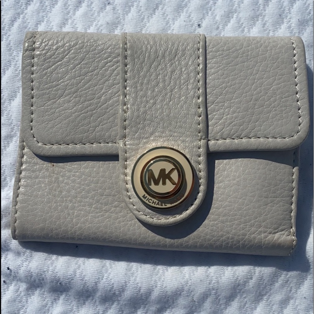 Michael kors wallet trifold